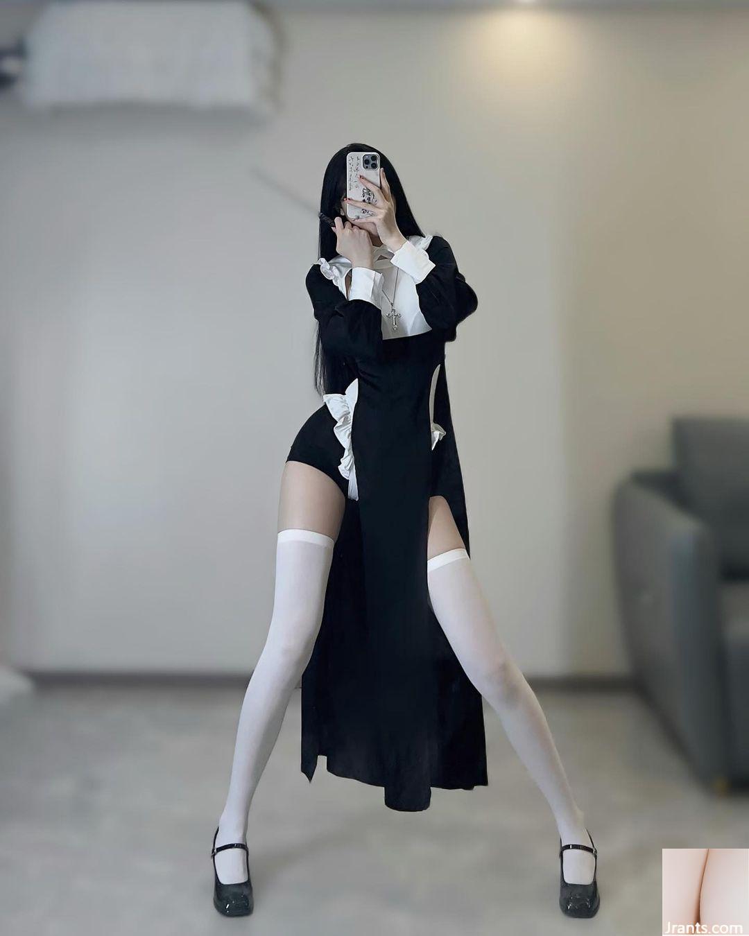 Vụ nổ gợi cảm “Little Daisy” nàng tiên giáng trần và có thân hình bất khả chiến bại (25P) - Ảnh 11