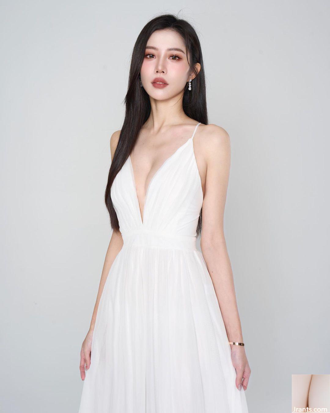 “Feng Ling” có vẻ ngoài quyến rũ và thân hình hoàn hảo, đầy cám dỗ và gợi cảm (33P) - Ảnh 14