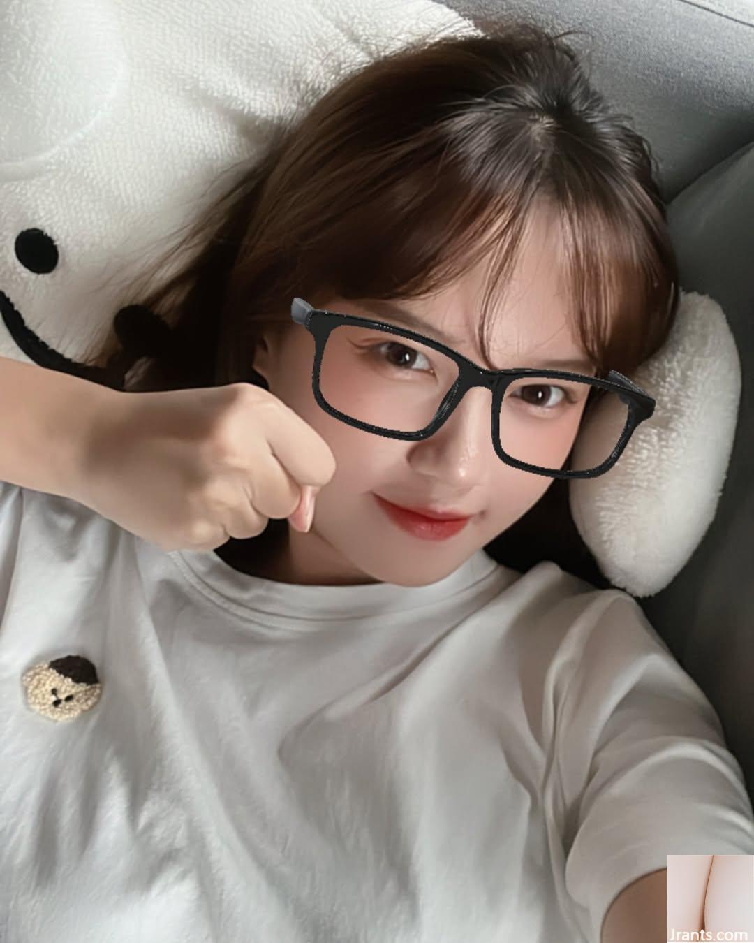 Vẻ ngoài xinh đẹp của “Asi” với thân hình và tư thế gợi cảm quá quyến rũ (23P)