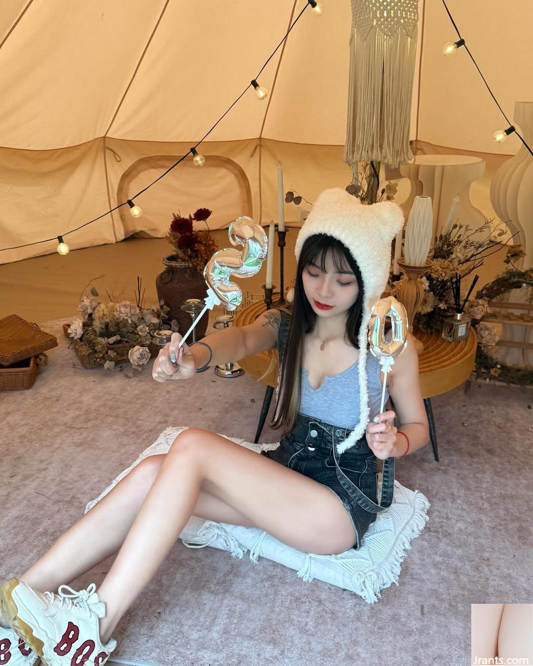 Người đẹp dễ thương trên mạng “Zhen Zhen” có dáng người quyến rũ và tư thế kiêu hãnh khiến khán giả choáng váng (10P) - Ảnh 2