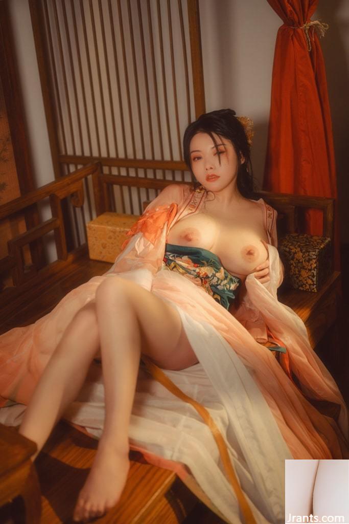 Tắm vẻ đẹp cổ điển ngực lớn - Ảnh 14