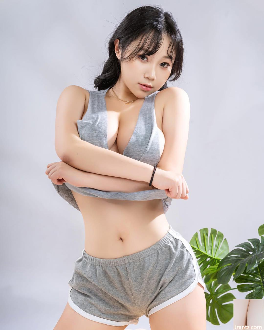 Vòng một kiêu hãnh “mini Han” khoe bikini nóng bỏng bị rò rỉ (29P) - Ảnh 2