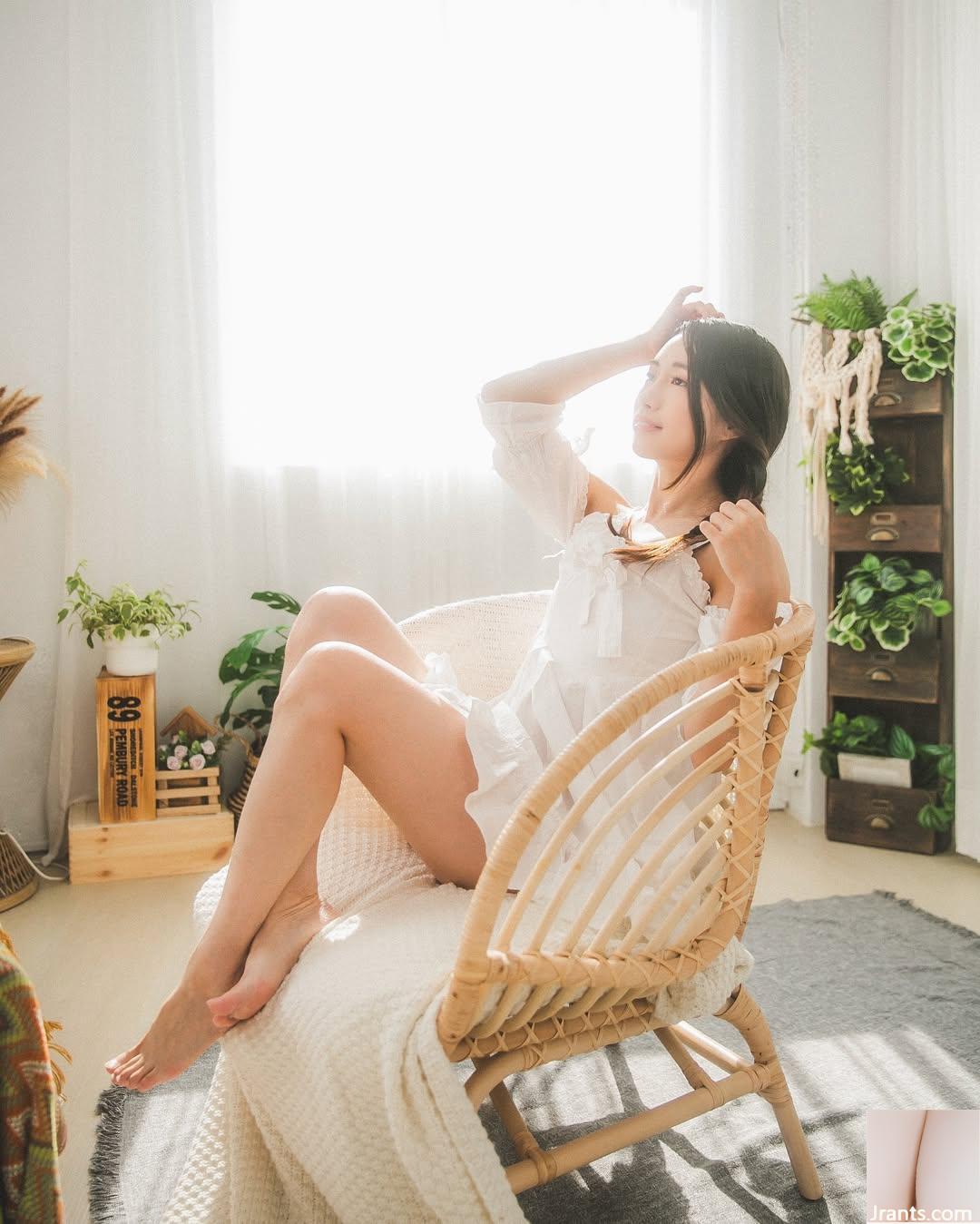 Vóc dáng hoàn hảo “Qingqing Emiie” có bộ ngực tròn trịa và đường cong không thể kiểm soát (29P) - Ảnh 12