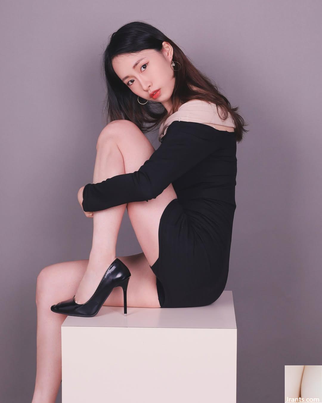 Vóc dáng hoàn hảo “Qingqing Emiie” có bộ ngực tròn trịa và đường cong không thể kiểm soát (29P) - Ảnh 4