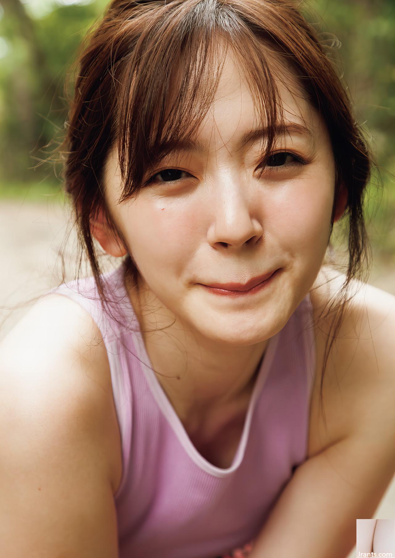 (Suzuki Airi) Bộ ngực gợi cảm, đôi chân thon và nụ cười ngọt ngào quyến rũ (41P) - Ảnh 17