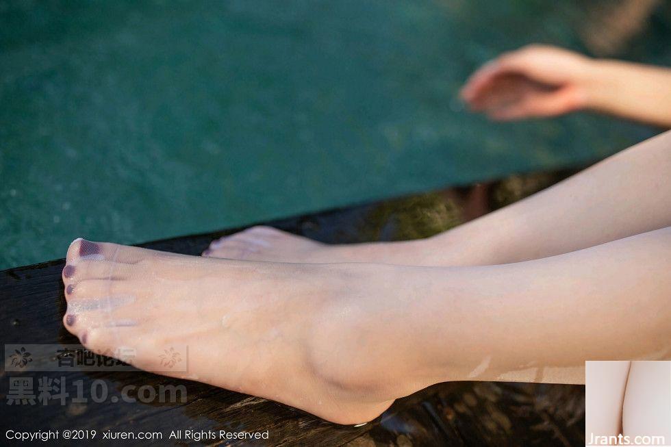 Nữ thần Xu Weiwei mia du lịch Bali và chụp những bức ảnh quyến rũ với nội y ống trắng và tất ren bên hồ bơi (19P) - Ảnh 11