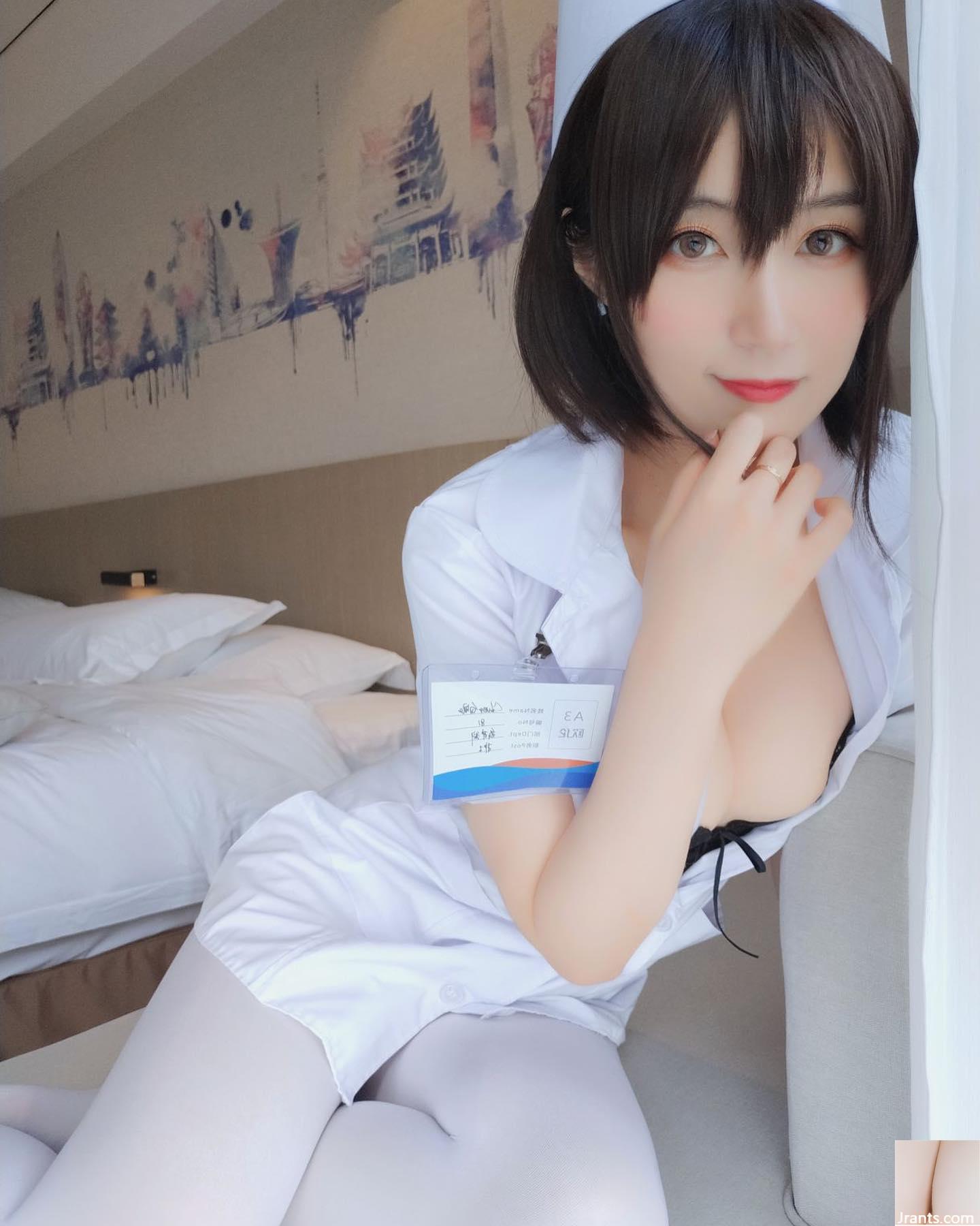 “Silver 81” Đường Bái có gương mặt ngọt ngào quá xinh đẹp và hút mắt (28P) - Ảnh 16