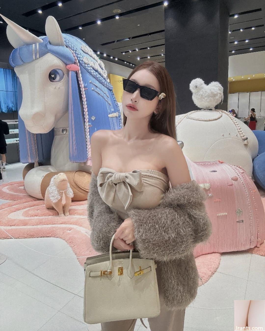 Vòng một gợn sóng và vòng eo săn chắc của cô gái ngực thanh lịch “NaNa Nanami” quá gợi cảm (43P) - Ảnh 11