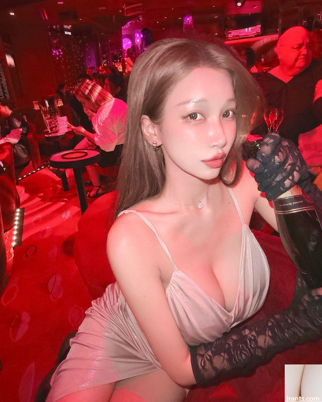 Vòng một gợn sóng và vòng eo săn chắc của cô gái ngực thanh lịch “NaNa Nanami” quá gợi cảm (43P) - Ảnh 22