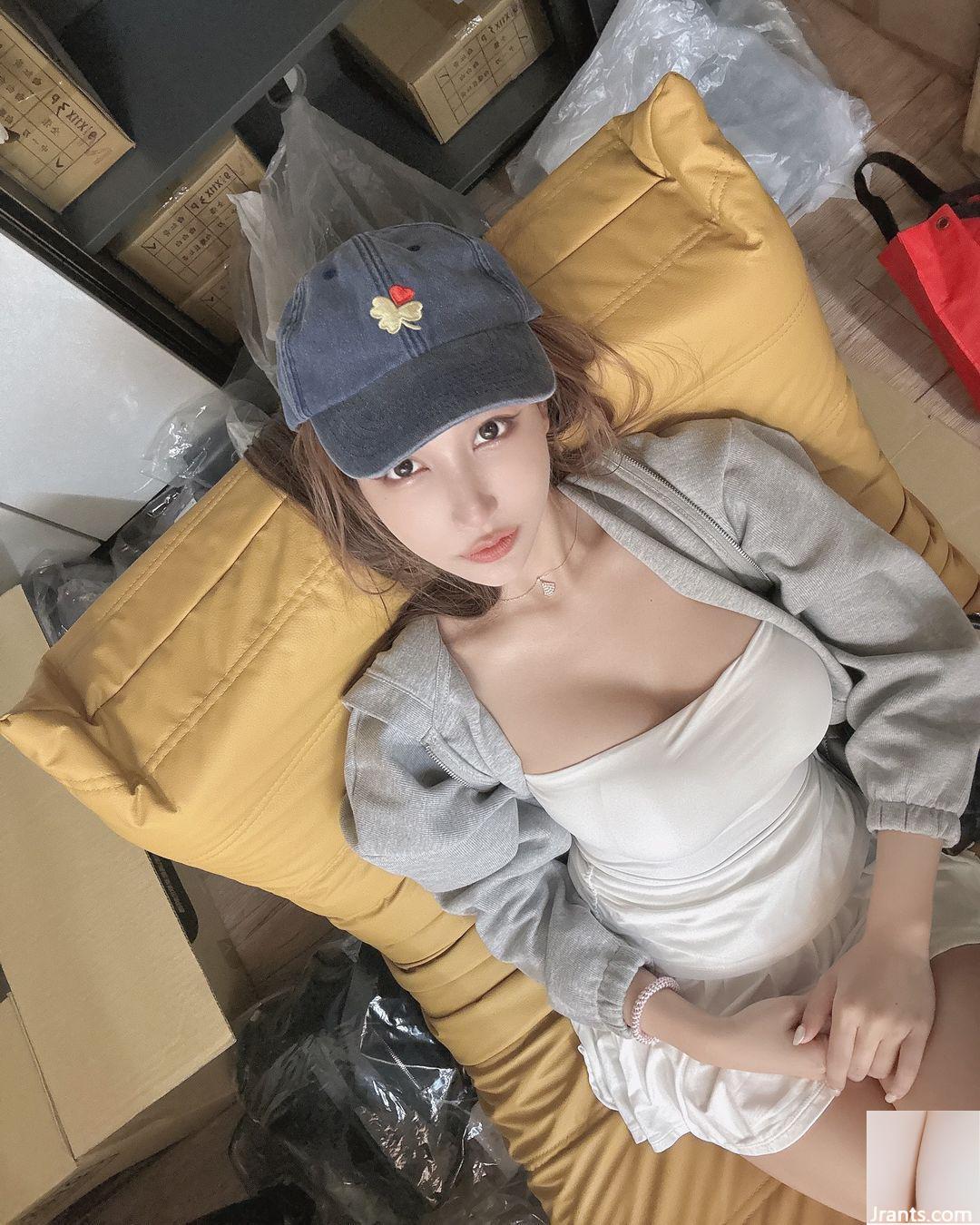 Vòng một gợn sóng và vòng eo săn chắc của cô gái ngực thanh lịch “NaNa Nanami” quá gợi cảm (43P) - Ảnh 34