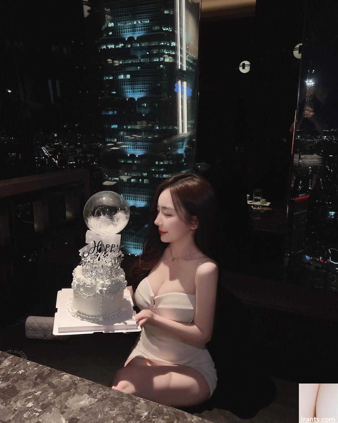 Vòng eo hoàn hảo của “Qianrong” với bộ ngực khủng và đẹp khiến người ta mê ngay lập tức (33P) - Ảnh 19