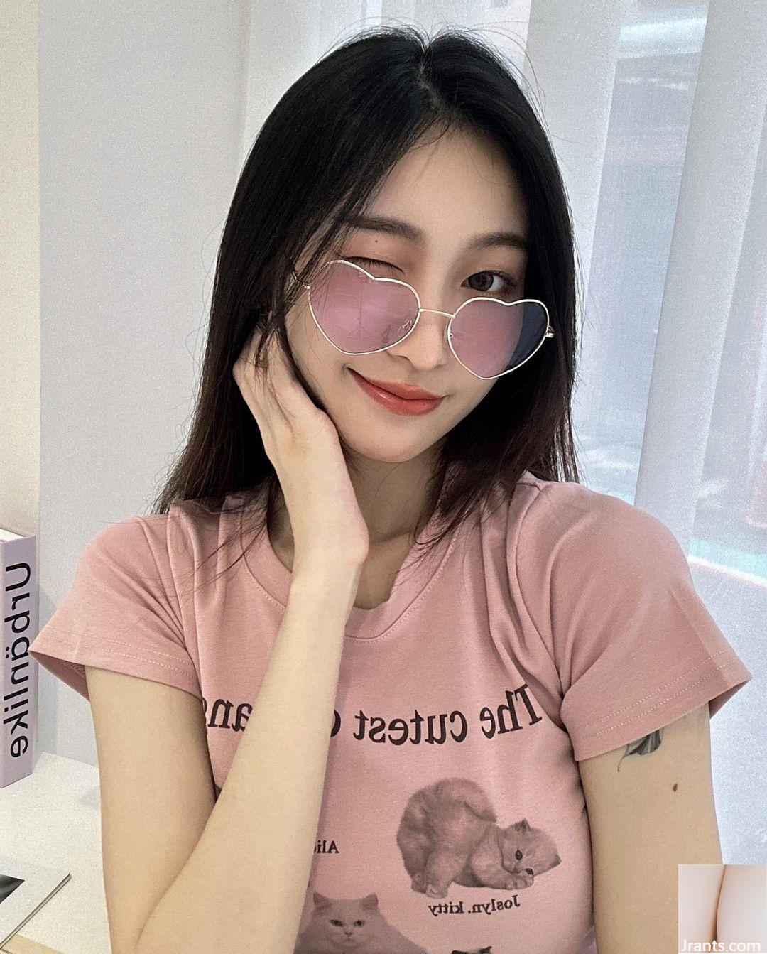 Cô nàng “Chu Chu Maisie” ngực tuyết dễ thương có dáng nóng bỏng đến mức phạm lỗi (30P)