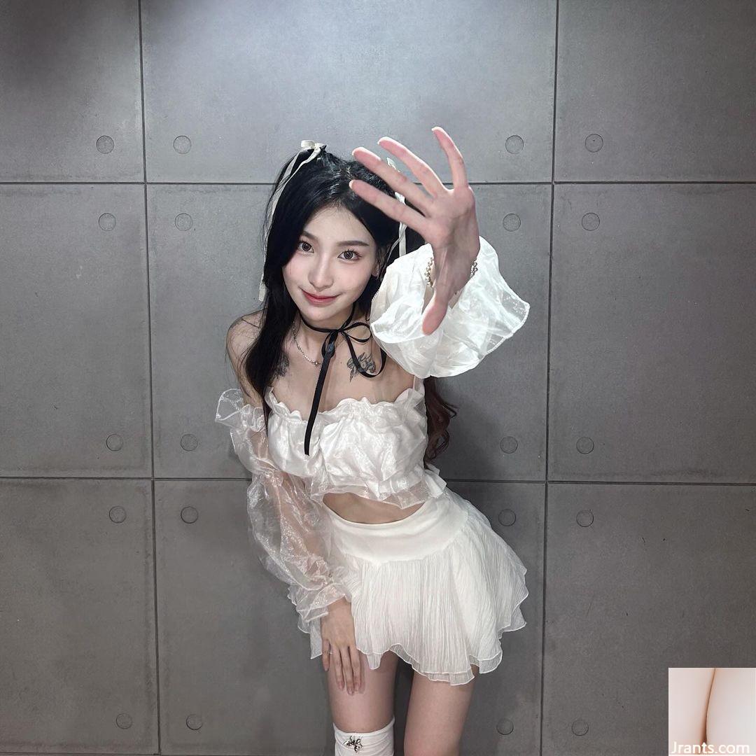 Cô nàng “Chu Chu Maisie” ngực tuyết dễ thương có dáng nóng bỏng đến mức phạm lỗi (30P) - Ảnh 21