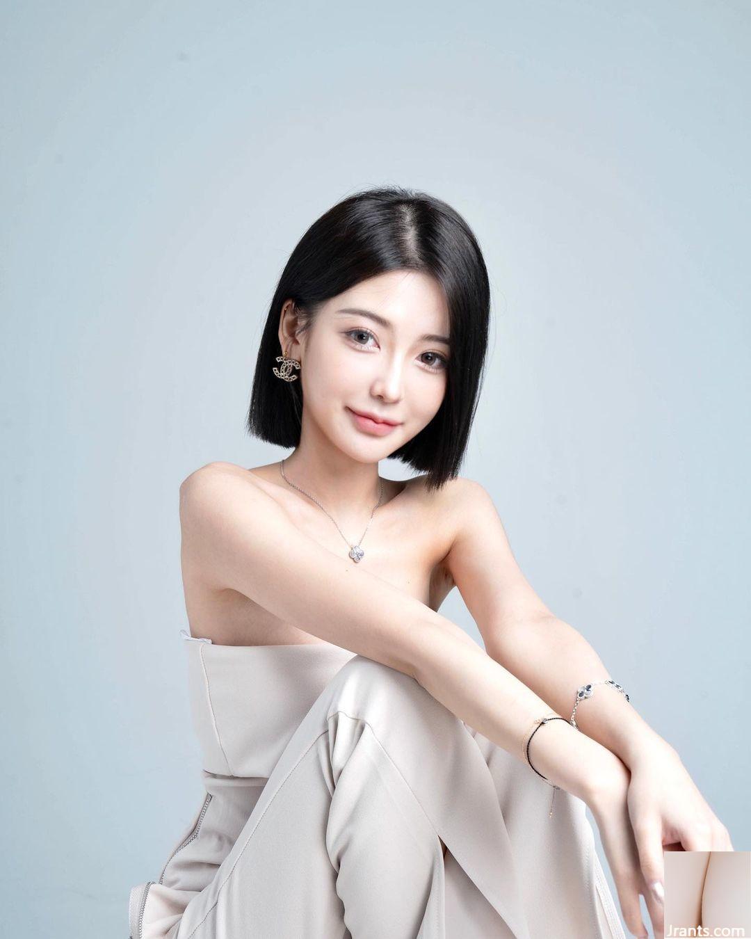 “Xuanxuan” ngọt ngào và gợi cảm với đường cong cơ thể rõ ràng (24P) - Ảnh 7