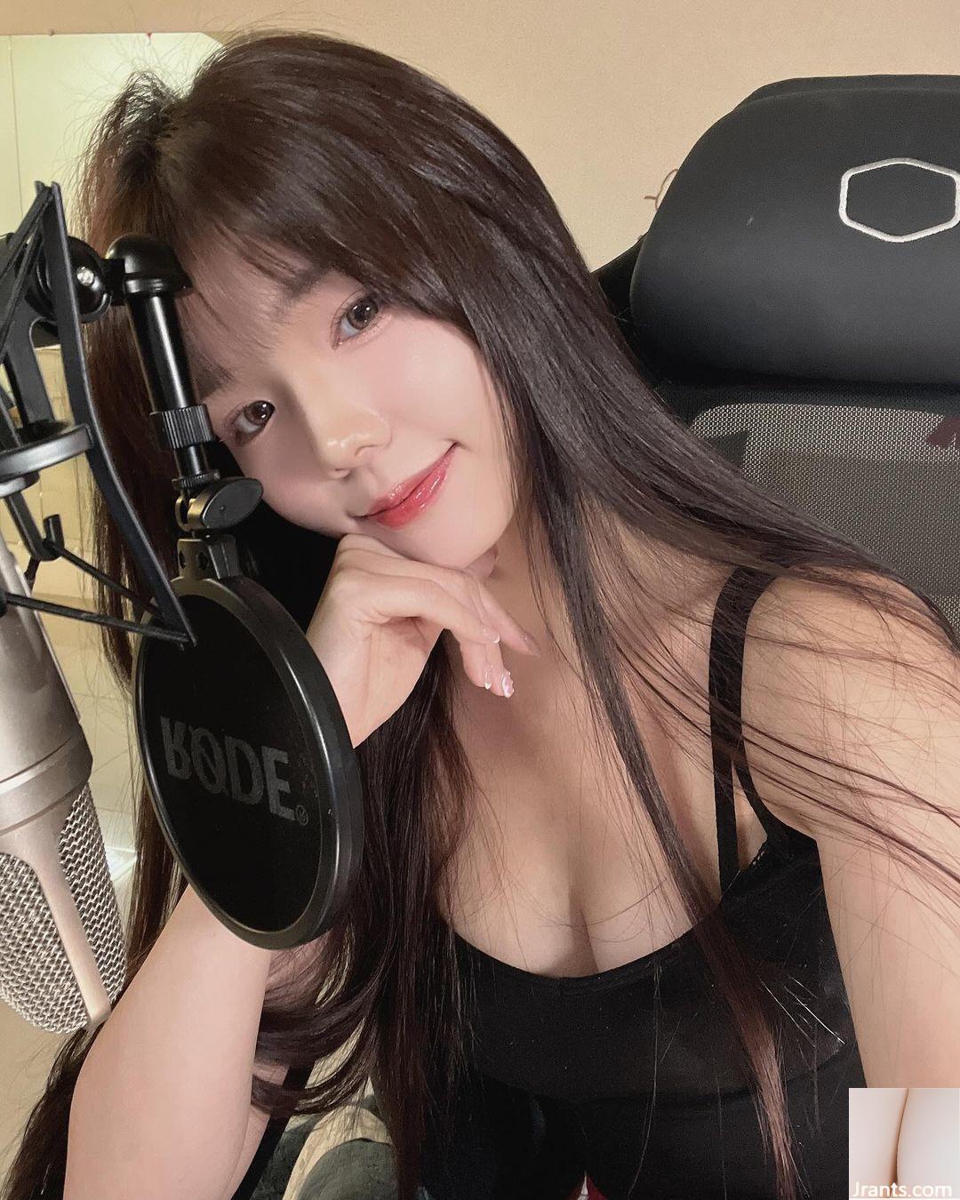 (Zoe Meat B) lộ vẻ gợi cảm, cay cay và không giấu được sự phấn khích (18P) - Ảnh 2