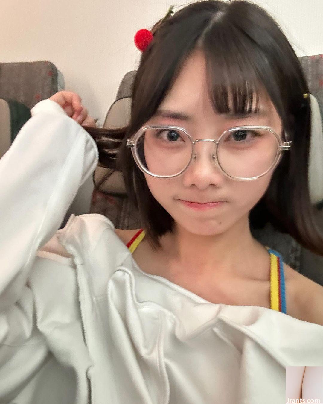 Cô gái dễ thương “Magical Girl Jijo Takeshi” yêu thẳng thắn với nụ cười ngọt ngào xa tận tầm mắt (20P) - Ảnh 14