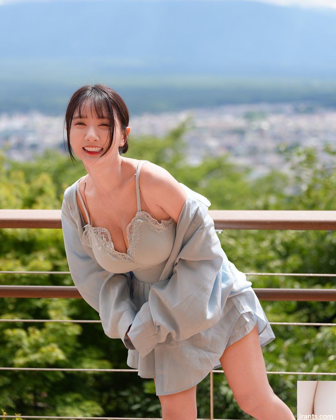 Vòng eo săn chắc của cô nàng ngực thất thường “Xiao Zhen” quá gợi cảm… – Vô tình rơi vào (27P) - Ảnh 20