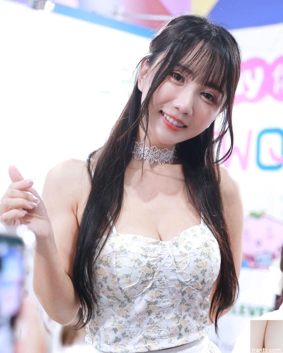 Vòng eo săn chắc của cô nàng ngực thất thường “Xiao Zhen” quá gợi cảm… – Vô tình rơi vào (27P) - Ảnh 26