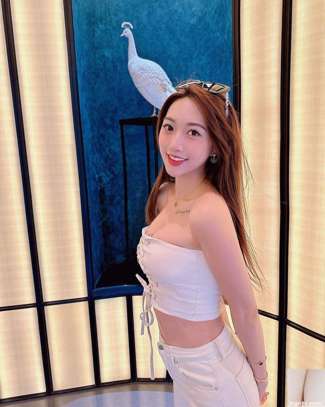 Người nổi tiếng nóng bỏng trên Internet “Xuanxuan syuan” có thân hình trắng nõn và dịu dàng, quyến rũ đến mức không thể cưỡng lại (38P) - Ảnh 14