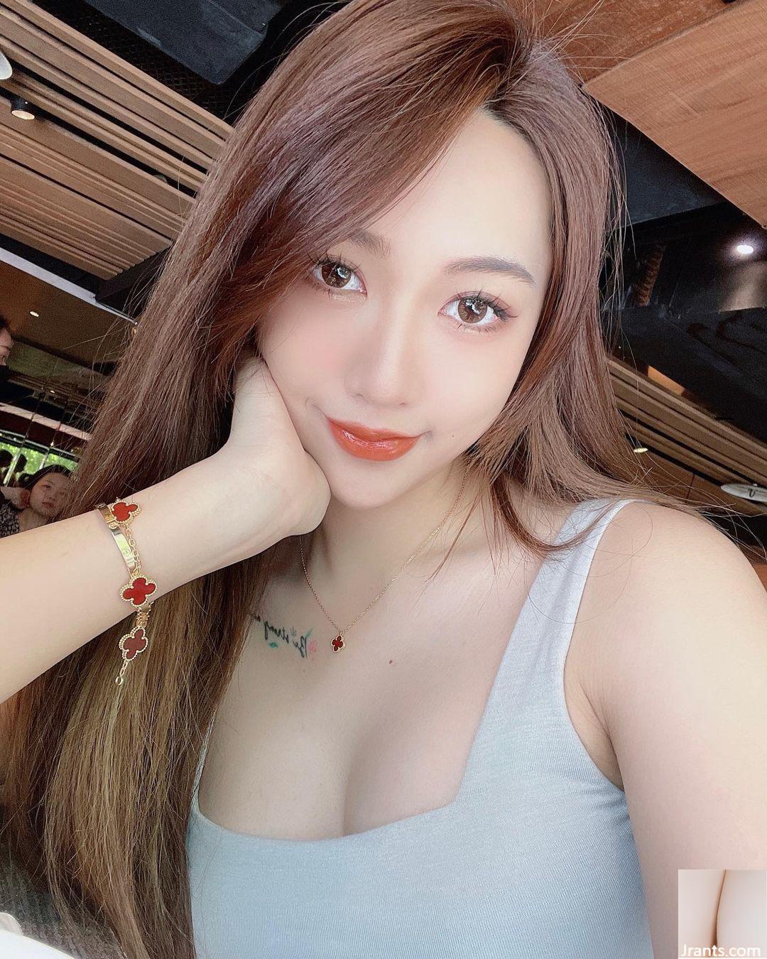 Người nổi tiếng nóng bỏng trên Internet “Xuanxuan syuan” có thân hình trắng nõn và dịu dàng, quyến rũ đến mức không thể cưỡng lại (38P) - Ảnh 6