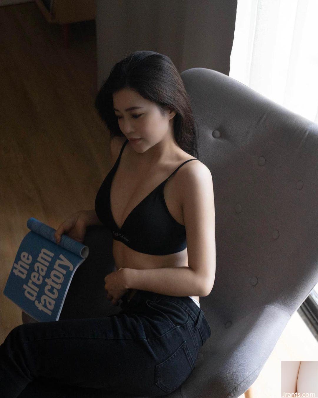 “Lilian” có khuôn mặt thiên thần có dáng chuẩn và không thể giấu được vòng một cuồn cuộn (28P)