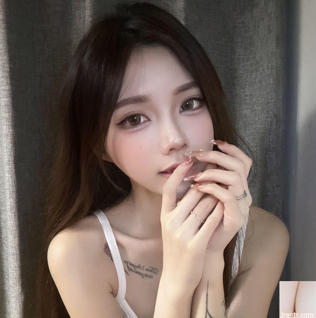 “Xinyu” có khuôn mặt khí chất, dáng người đẹp và thân hình nuột nà, dịu dàng khiến ai cũng yêu thích (28P)