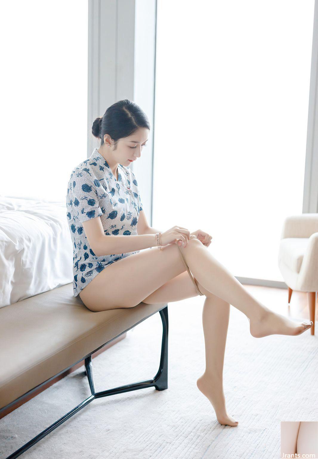 Hình ảnh độ nét cao của tiếp viên hàng không Xiaoreba mặc đồ lót ren gợi cảm, làn da trắng nõn và bộ ngực khủng trong đôi tất gợi cảm (25P) - Ảnh 22