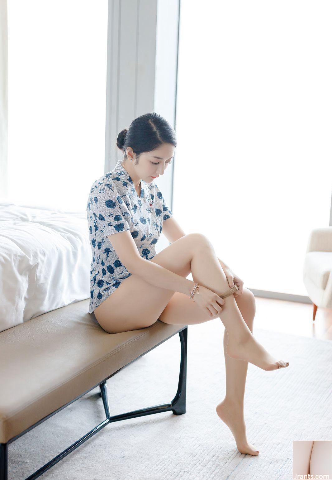 Hình ảnh độ nét cao của tiếp viên hàng không Xiaoreba mặc đồ lót ren gợi cảm, làn da trắng nõn và bộ ngực khủng trong đôi tất gợi cảm (25P) - Ảnh 24