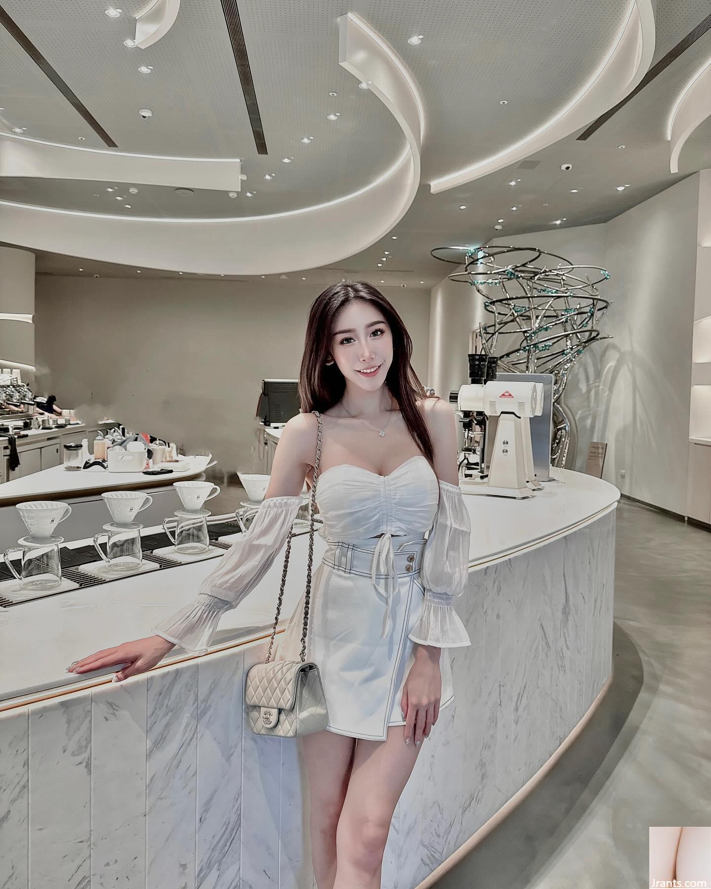 Vóc dáng hoàn hảo – “Feng Feng Feng” nổi tiếng che giấu vóc dáng đẹp và ngạc nhiên! - Ảnh 29