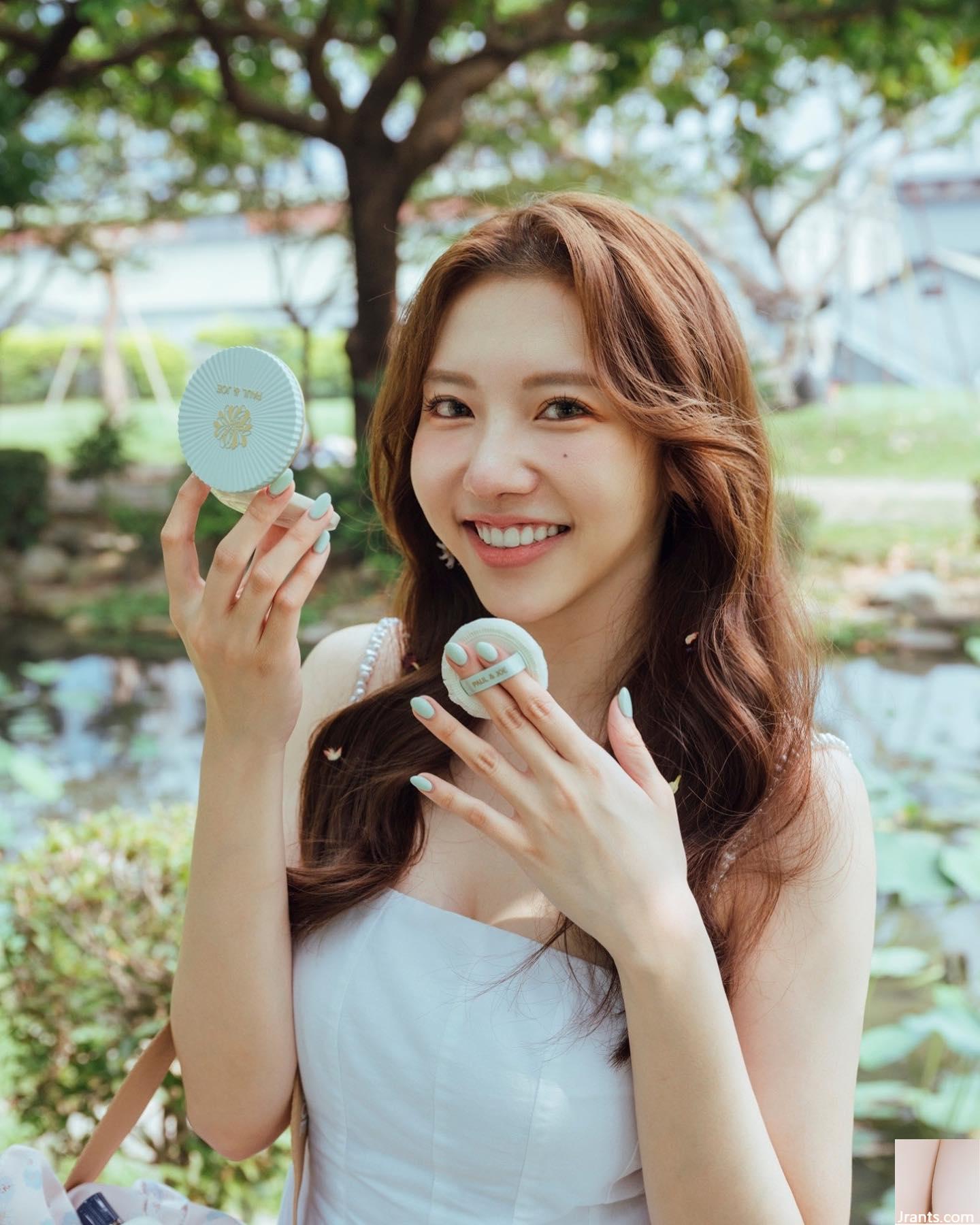 Khuôn mặt dễ thương và bộ ngực tuyết trắng của nàng tiên “Qiqi” thực sự là tâm điểm chú ý của mọi người (30P) - Ảnh 18