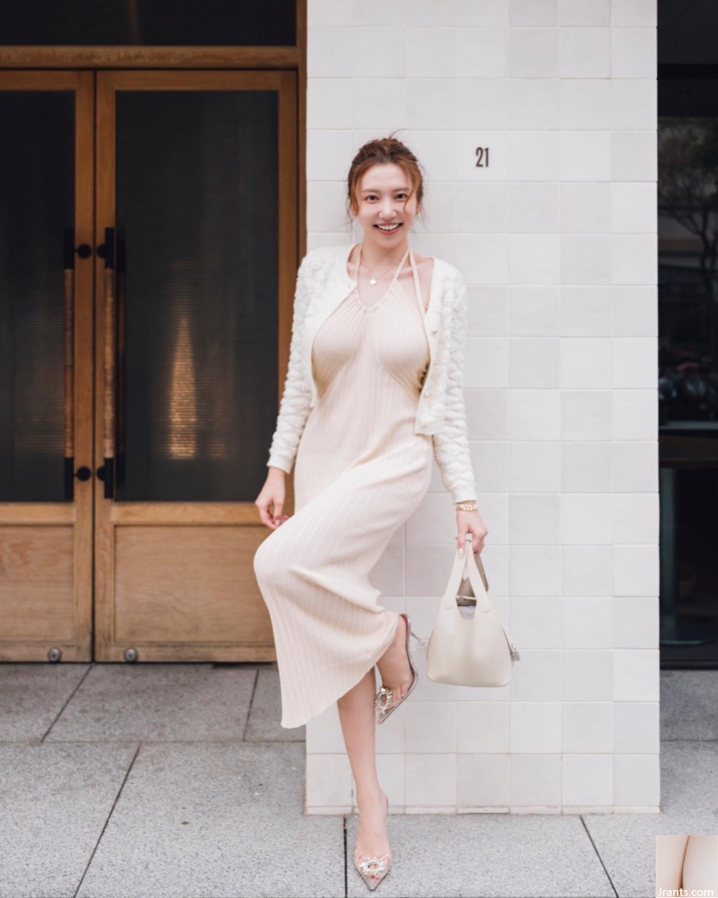 Khuôn mặt dễ thương và bộ ngực tuyết trắng của nàng tiên “Qiqi” thực sự là tâm điểm chú ý của mọi người (30P) - Ảnh 19