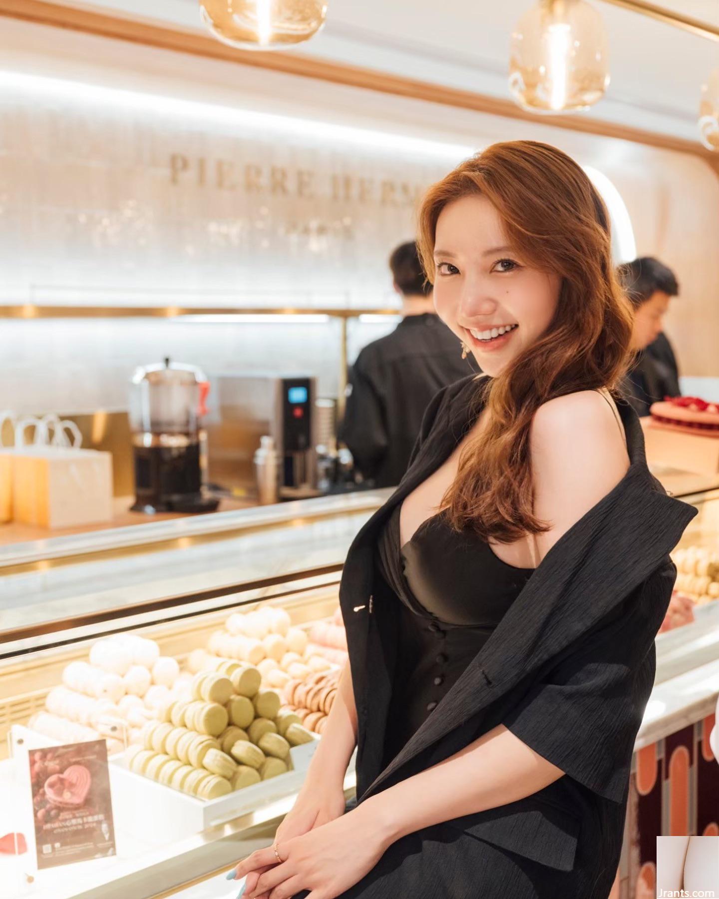 Khuôn mặt dễ thương và bộ ngực tuyết trắng của nàng tiên “Qiqi” thực sự là tâm điểm chú ý của mọi người (30P) - Ảnh 29