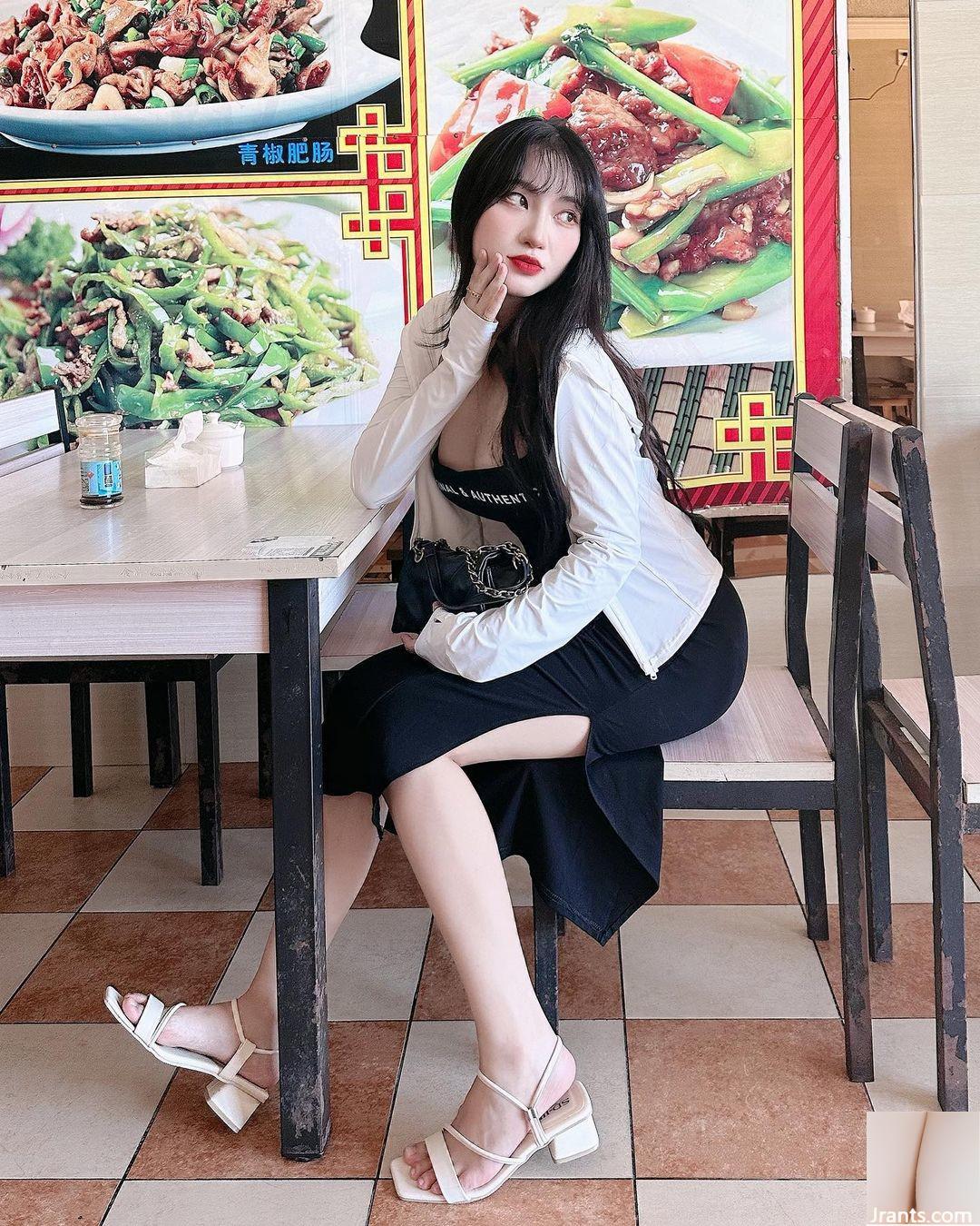 Vóc người thấp, ngực khủng “Huya” dáng người mảnh khảnh và đường cong quyến rũ (45P) - Ảnh 36