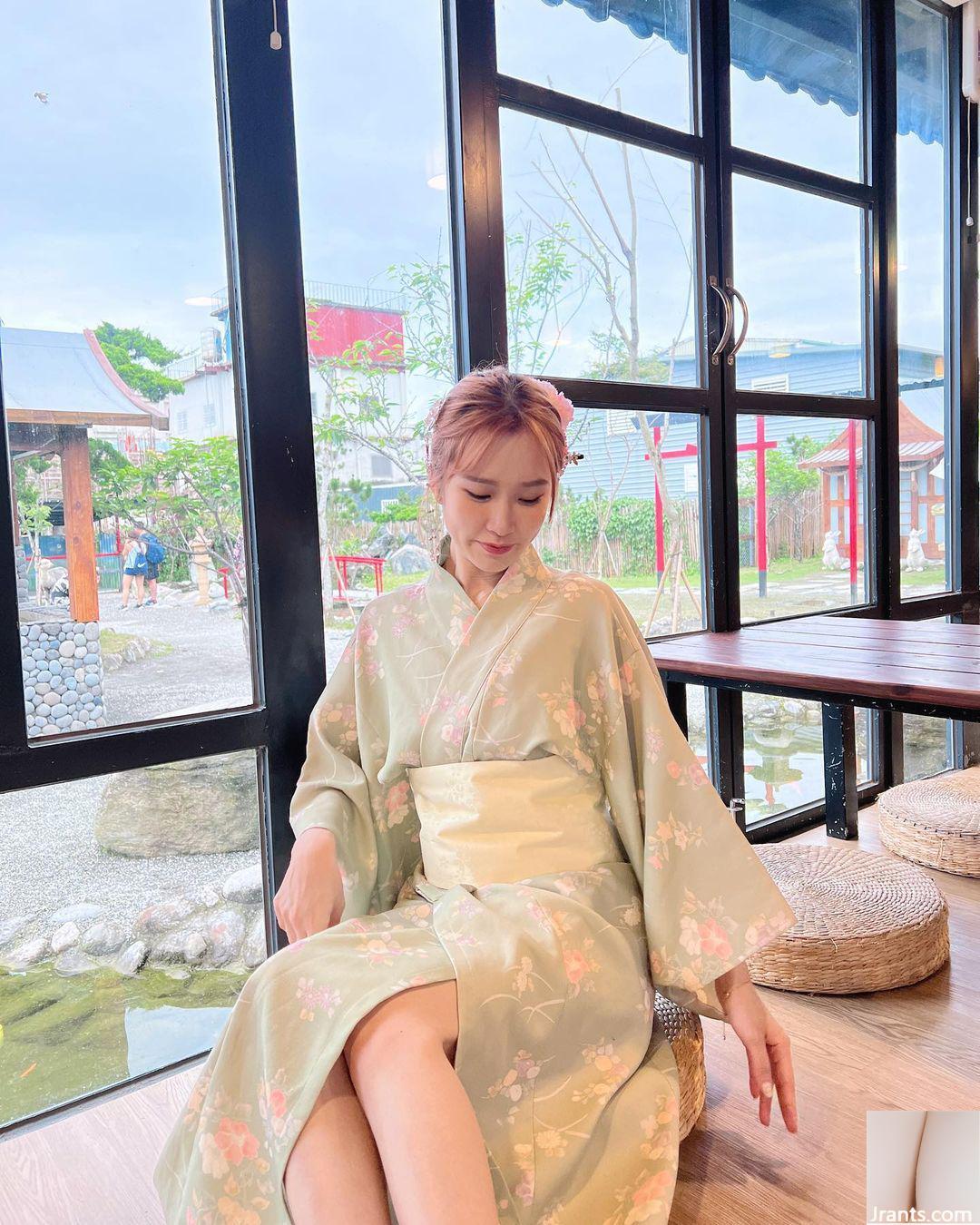 Người nổi tiếng nóng bỏng trên Internet “A Gong” Đường cong ngực bên hông của Hun Guo không thể cưỡng lại (17P)