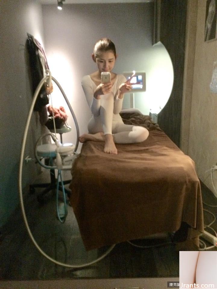 Ngoại hình ngọt ngào của Hu Beijing, nghệ sĩ piano đến từ Zhaozheng, được cư dân mạng bàn tán sôi nổi: Cô ấy không thể tập trung vào việc học piano chút nào (19P) - Ảnh 3