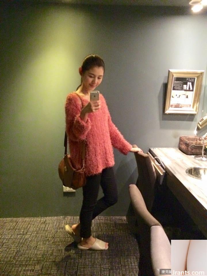 Ngoại hình ngọt ngào của Hu Beijing, nghệ sĩ piano đến từ Zhaozheng, được cư dân mạng bàn tán sôi nổi: Cô ấy không thể tập trung vào việc học piano chút nào (19P) - Ảnh 4