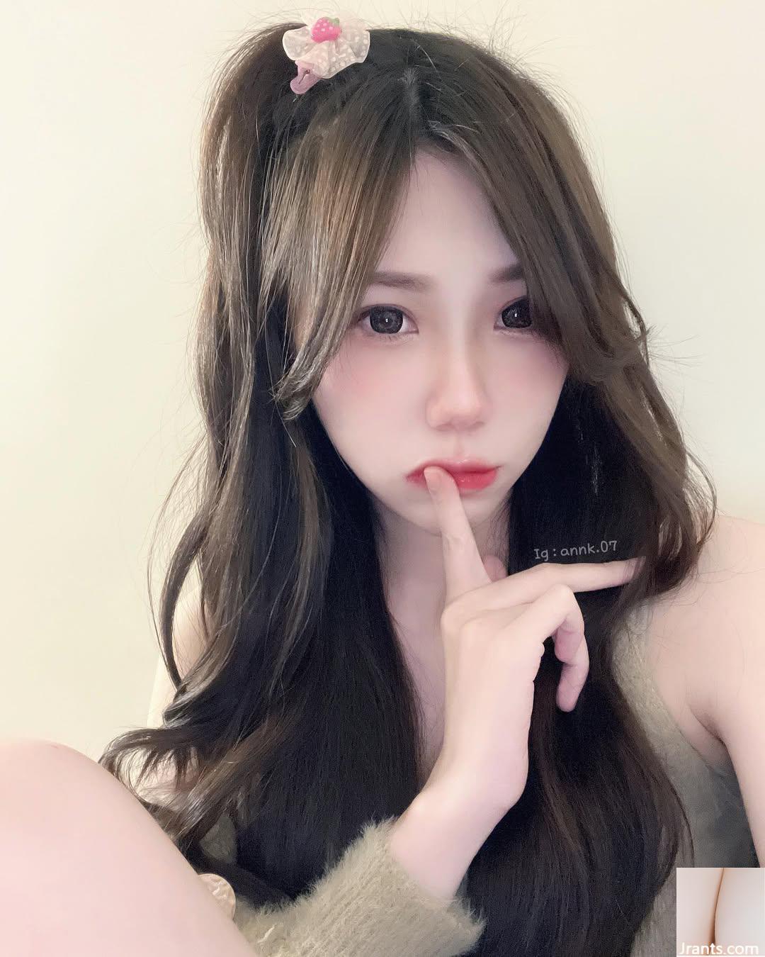 Hot girl chân dài “Lin Jiejun” với làn da trắng và thân hình siêu bắt mắt (36P)