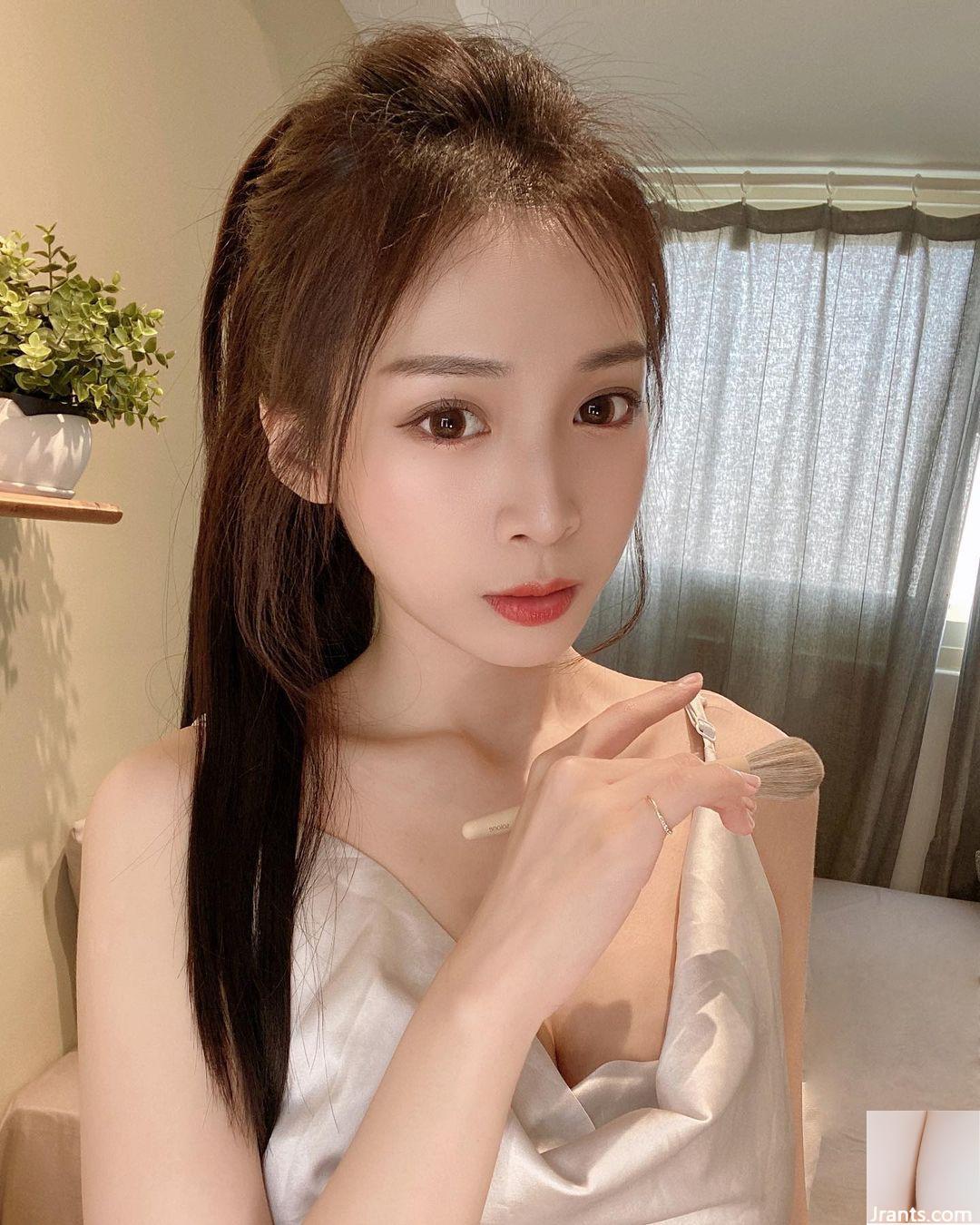 Cô gái nhà họ Zheng “Xie Guo” có đường cong gợi cảm, hấp dẫn người xem (25P)