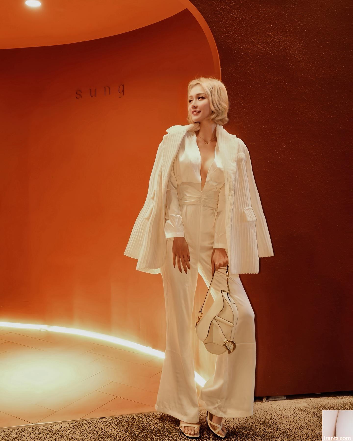 Chất liệu hot bird “Lin Suan” có vẻ ngoài ngọt ngào và vòng eo gợi cảm hoàn hảo (27P) - Ảnh 18