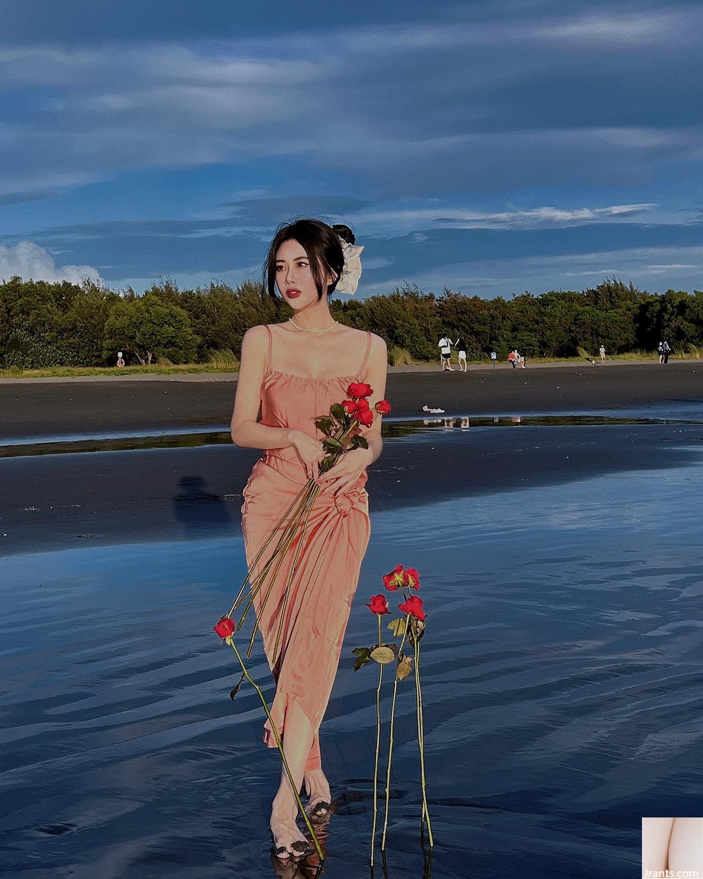 “Katie Katie” ngực khủng với bộ ngực hơi lộ ra có dáng người trắng nõn và dịu dàng. Góc nhìn hút hồn (30P) - Ảnh 13