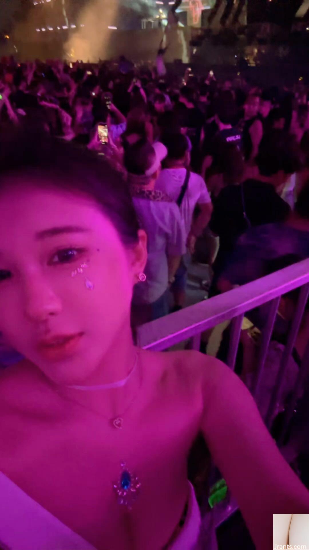 Người đẹp trực tuyến gợi cảm “Zhijun Jun” có khe ngực chữ V sâu và tuyệt đẹp (28P) - Ảnh 17