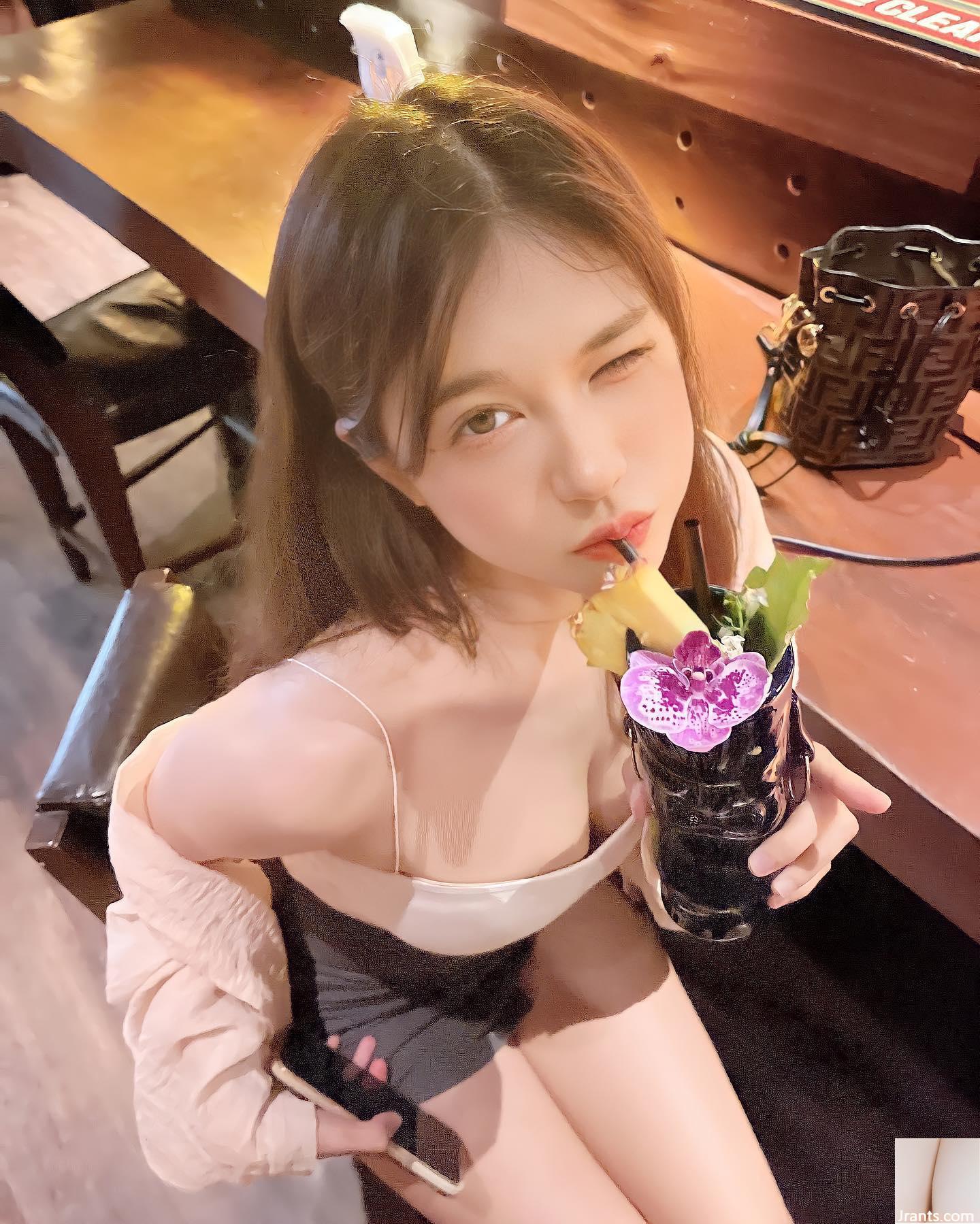 Người đẹp trực tuyến gợi cảm “Zhijun Jun” có khe ngực chữ V sâu và tuyệt đẹp (28P) - Ảnh 3