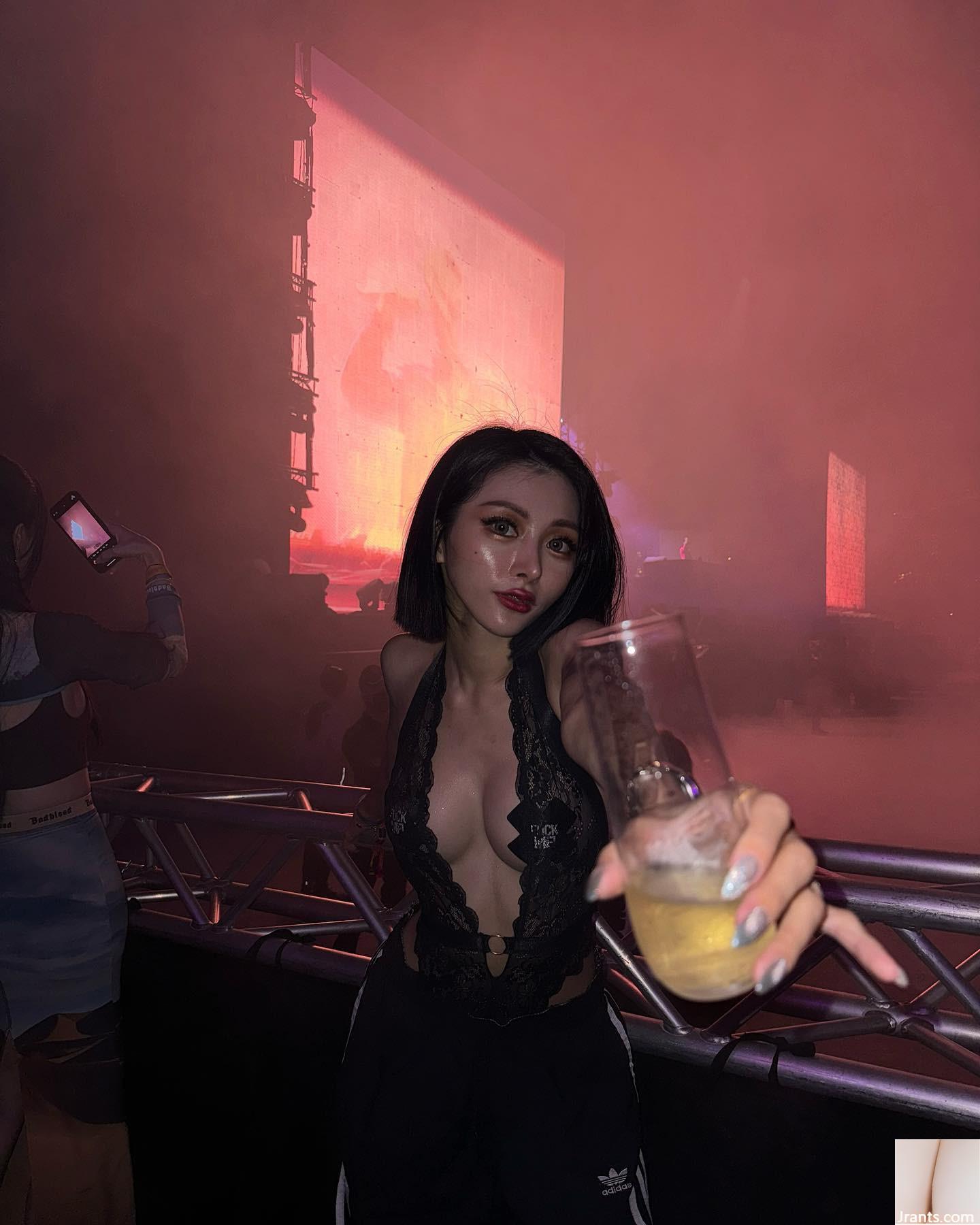 Khí chất xinh đẹp “Beautiful Daji” ngọt ngào nhưng vẫn gợi cảm và có bộ ngực đẹp. Góc nhìn quá xấu (35P) - Ảnh 16