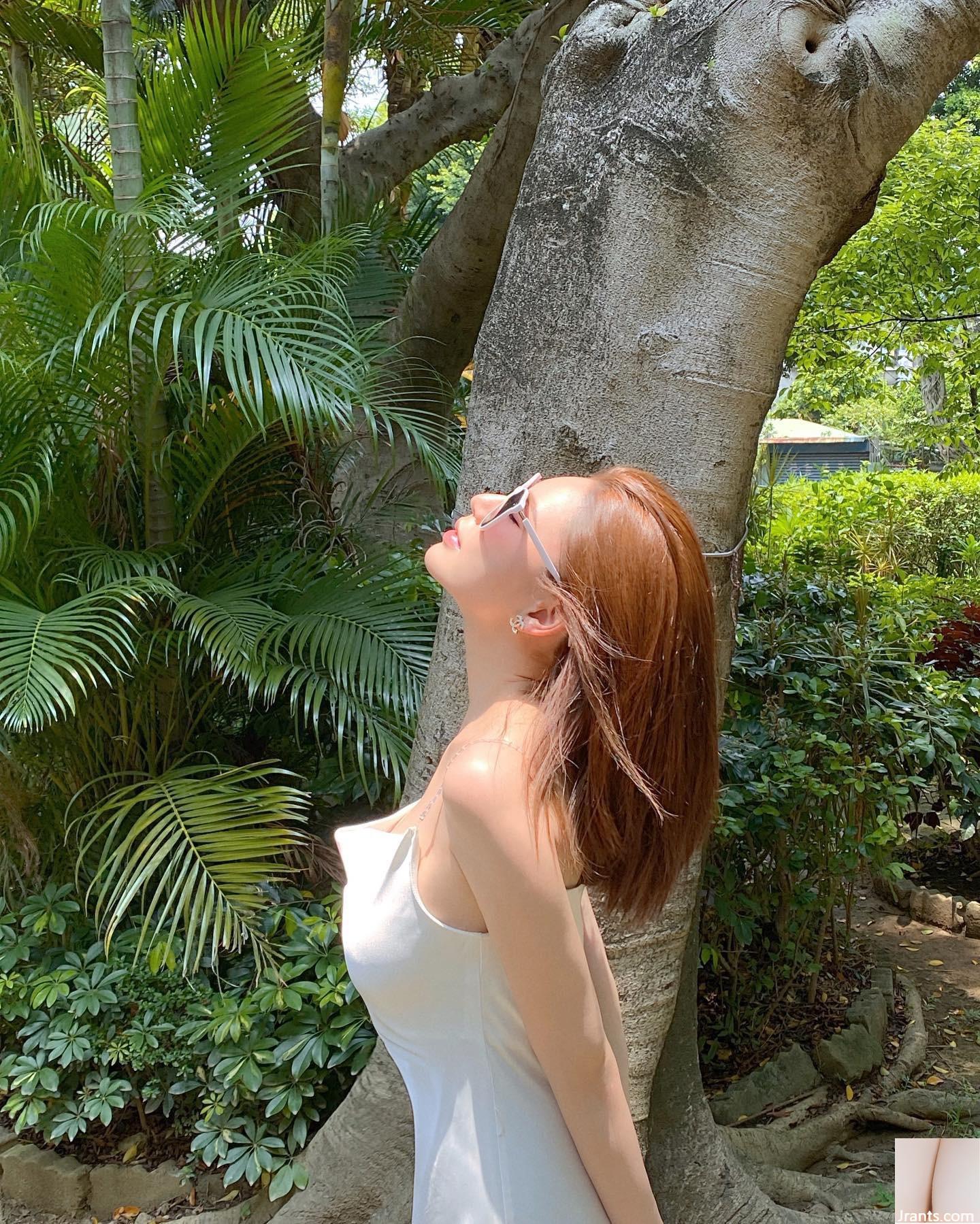 Cô bé đáng yêu “Beggie_Becky” có bộ ngực đẹp và người hâm mộ khen ngợi cô ấy rất đẹp (10P)