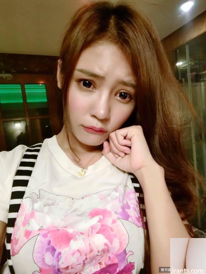 Cô bé nhà bên ngọt ngào và quyến rũ ~ Michelle ~ Selfie bằng mắt điện quyến rũ với bộ ngực hơi lộ ra và vẻ quyến rũ gợi cảm (19P) - Ảnh 8