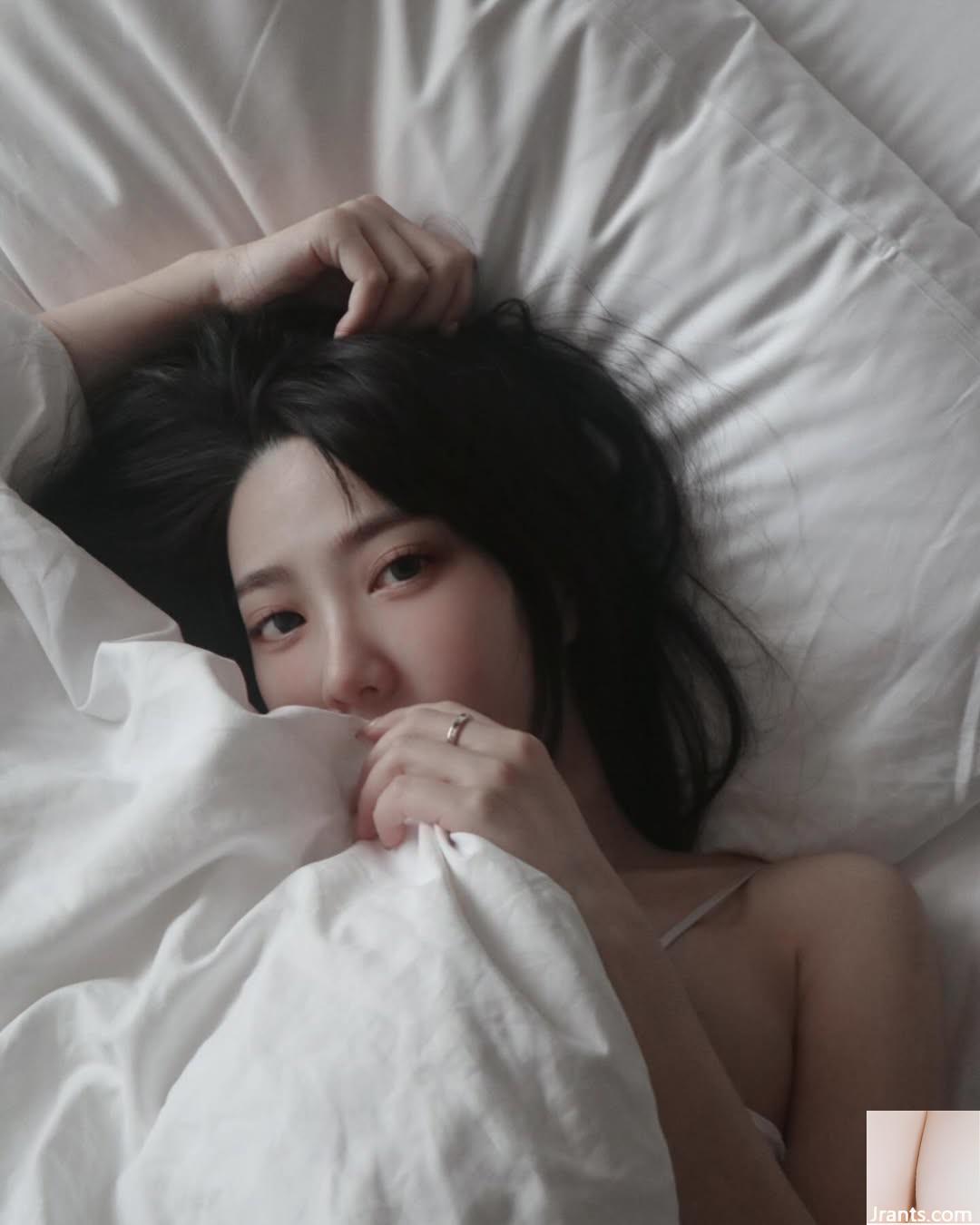 “Fifi Feifei” Rãnh sâu độc ác cám dỗ và thân hình xinh đẹp lộ diện (10P)