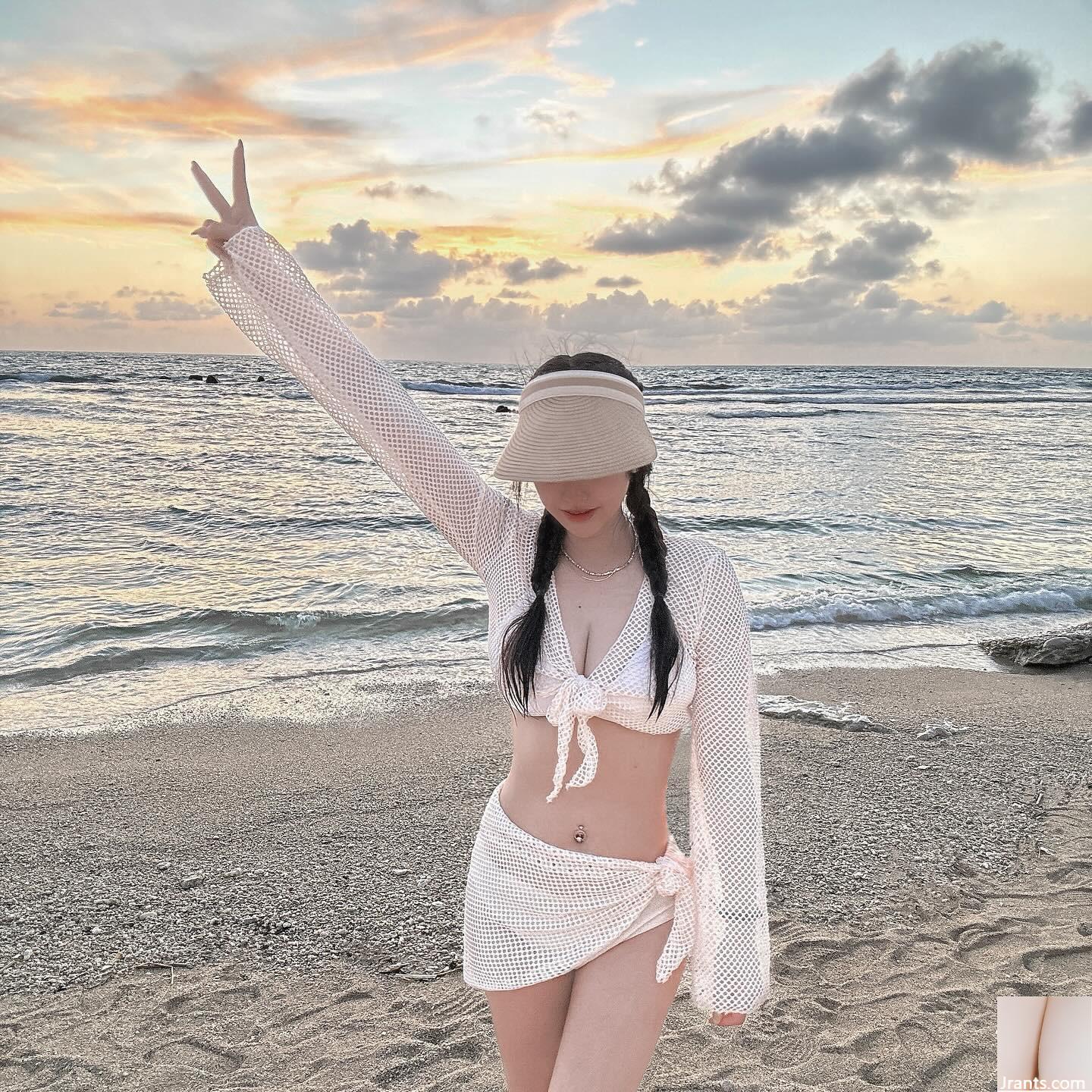 Bộ ngực đầy đặn và xinh đẹp của “Kế Kế” khiến khán giả thích thú (14P) - Ảnh 8