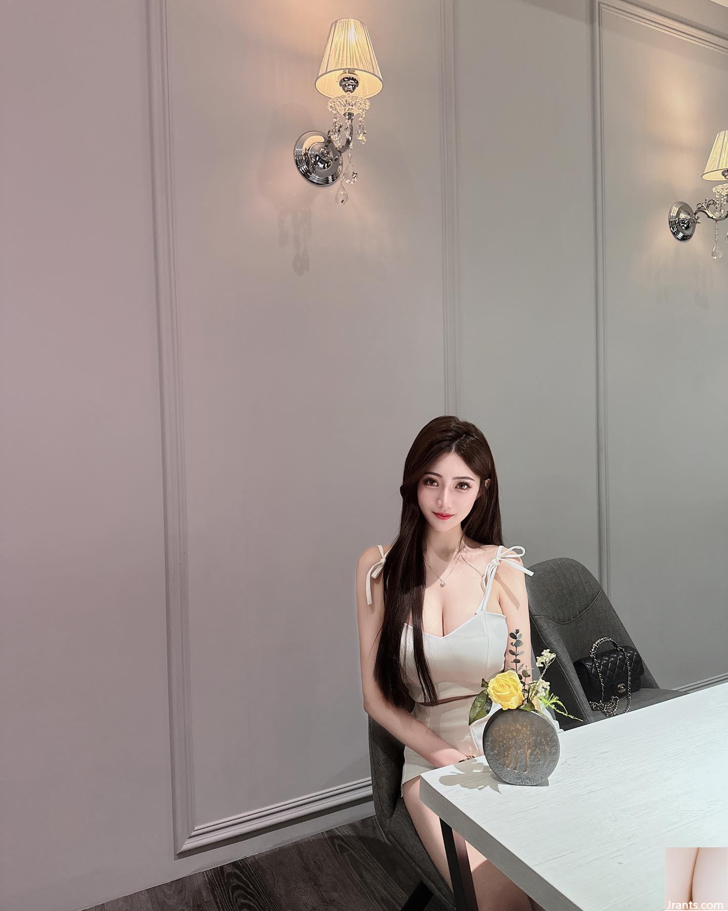 Bộ ngực nở nang của “Wanying” hơi lộ ra, nụ cười ngọt ngào khiến người ta tràn đầy sức sống (24P) - Ảnh 21