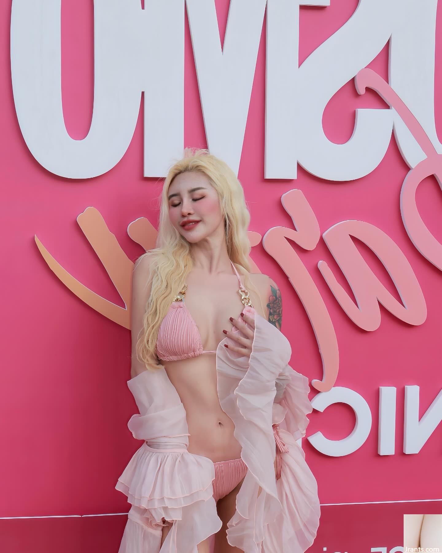 Vẻ đẹp thanh tao “Bà mẹ thần tiên” hơi lộ ngực và nụ cười đặc trưng quá ngọt ngào (10P) - Ảnh 9