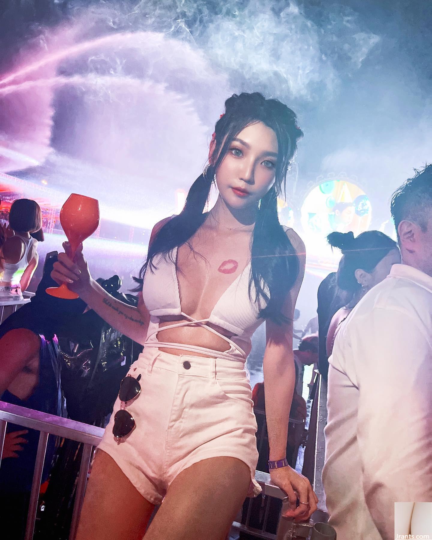 Đường cong quyến rũ “Cen Cen” với bộ ngực khủng và cắt thấp thực sự hoàn hảo và biểu cảm quyến rũ (16P) - Ảnh 5